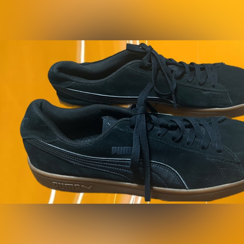 EUC PUMA Smash V2 Black Gum Sneakers - Men’s Size 12, Sleek & Stylish - Picture 4 of 6